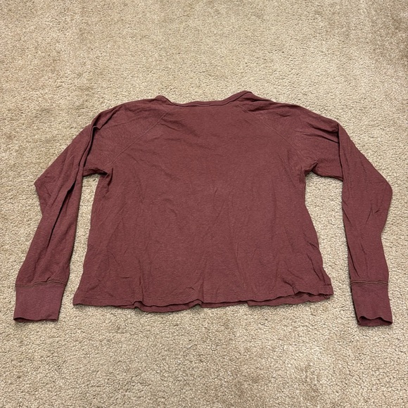 Old Navy women cropped Henley tee. Small - Picture 4 of 4